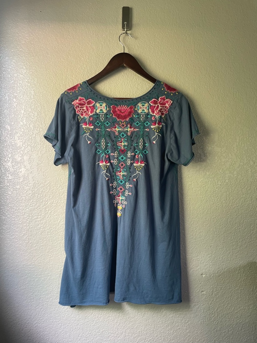 Johnny Was JW Los Angeles Womens Medium Blue Embroidered Boho Hippie Tunic Top - Picture 6 of 9